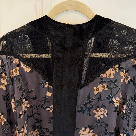 POL Oversized Velvet & Lace Floral Kimono + NWT Black Medium Sequin Tank - Picture 13 of 16
